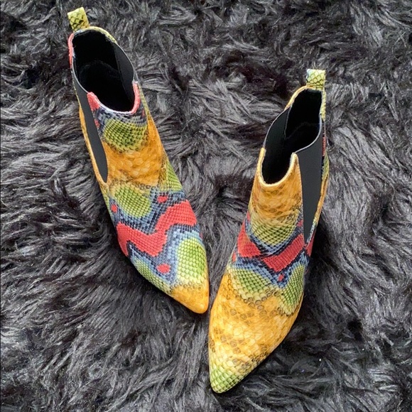 Shoes - Snakeskin printed boots ❤️💛